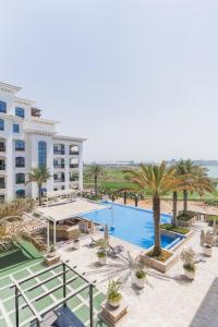 Πισίνα στο ή κοντά στο Elegant Studio with Pool & Golf Views in Ansam