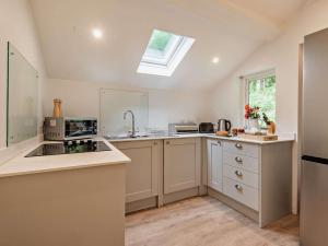Η κουζίνα ή μικρή κουζίνα στο 3 Bed in Borrowdale SZ061