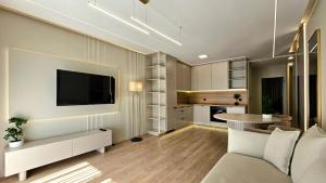 Μια τηλεόραση ή/και κέντρο ψυχαγωγίας στο Apartament Natura
