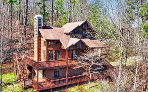 a large wooden house in the woods at Tranquil Mountain Lodge Escape Near Carters Lake in Ranger