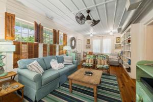 Istumisnurk majutusasutuses Breeze Inn by Tybee Cottages