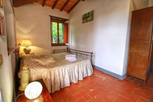 A bed or beds in a room at Casa Vacanza Le Corniole