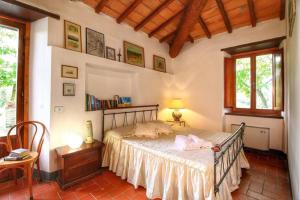 A bed or beds in a room at Casa Vacanza Le Corniole