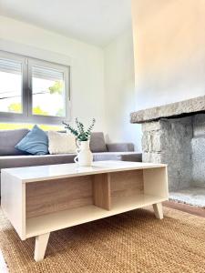 a living room with a couch and a coffee table at Casa Rural de montaña en Valle de Iruelas y Pantano de San Juan con BBQ in Navahondilla