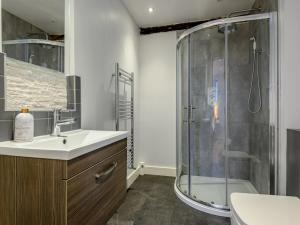 Ένα μπάνιο στο 3 Bed in Brecon 88249 +46 φωτογραφίες