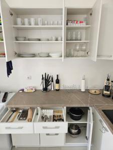 Η κουζίνα ή μικρή κουζίνα στο Exclusive Villa in Private community +14 φωτογραφίες