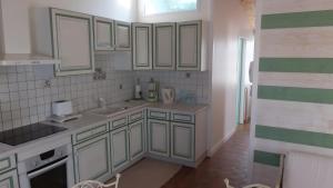 Kuchyň nebo kuchyňský kout v ubytování Appartement Ars-en-Ré Heraudeau