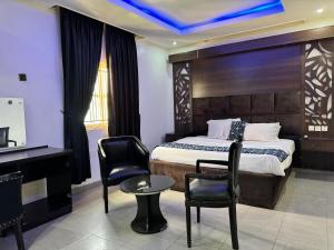 Φωτογραφία από το άλμπουμ του Chalon Suited Limited σε Lagos