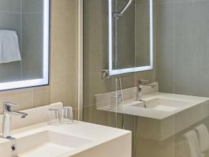 Koupelna v ubytování Novotel Paris Est + 147 fotografií