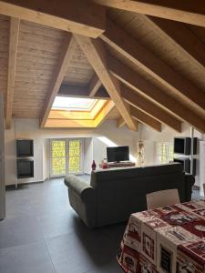 a living room with a ceiling with a skylight at Le Coccinelle Home in Mandello del Lario