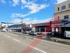 a street with cars parked on the side of the road at Estadia Férias e Trabalho in Vila Velha