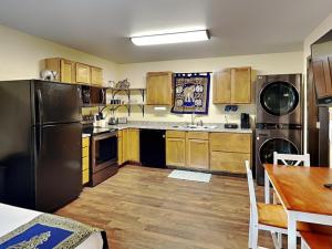 a kitchen with wooden cabinets and stainless steel appliances at SabaiDii Guesthouse B in Rockport