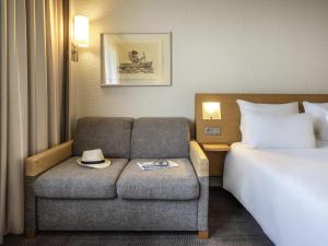 Ένα ή περισσότερα κρεβάτια σε δωμάτιο στο Hotel Novotel Evry Courcouronnes +103 φωτογραφίες