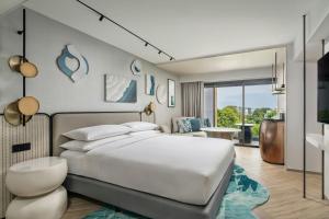 Кровать или кровати в номере Pattaya Marriott Resort and Spa +37 фотографий