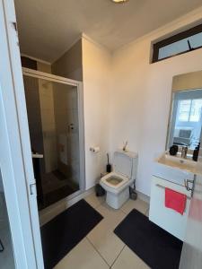 Ένα μπάνιο στο Cozy CBD Apartment - Windhoek +3 φωτογραφίες