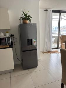 Η κουζίνα ή μικρή κουζίνα στο Cozy CBD Apartment - Windhoek