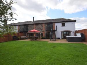 a house with a lawn in front of it at 3 bed in South Molton HILRO in Mariansleigh