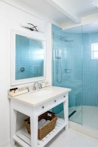 Un baño de Windjammer Landing Resort and Residences