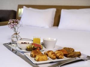 Jídlo v hotelu nebo okolí + 61 fotografií