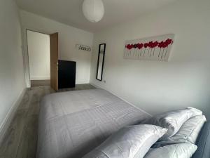 a bedroom with a large bed in a room at Stay local in Hull +8 photos