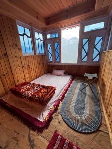 Ένα ή περισσότερα κρεβάτια σε δωμάτιο στο The Alpine Homestay