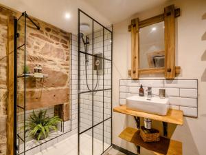 Ένα μπάνιο στο 1 Bed in Loch Lomond 91056 +7 φωτογραφίες