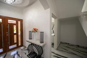 Ένα μπάνιο στο Island Dreams Villa +21 φωτογραφίες