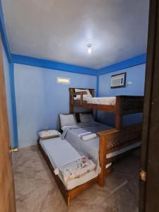 two bunk beds in a room with blue walls at Villas Venecia in Maracay