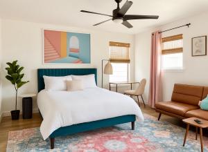a bedroom with a bed and a couch at Houston House - Free Parking in Houston +16 photos