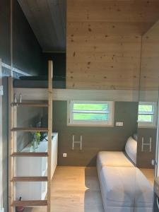 a small room with a bunk bed and a bunk bed at Tiny House auf dem Lande in Hilders