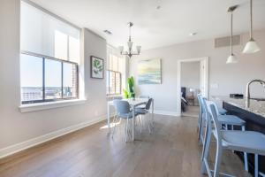 Gallery image of 2B 2BA Luxury Downtown Suite with Gym in Baltimore