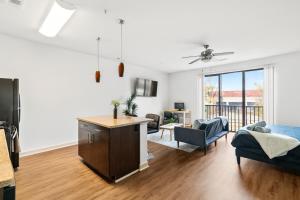 Gallery image of Bright Mid-Rise Studio King Comfort 2y5 in Birmingham
