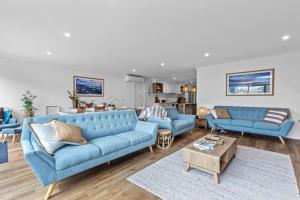 Posezení v ubytování The Whale Pod - Serene Family Retreat