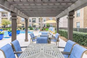 Istumisnurk majutusasutuses LUX Resort Inspired 2BR Near Houston Pool Gym