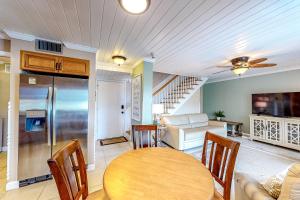 Kuchyň nebo kuchyňský kout v ubytování Pinnacle Port Penthouse 28