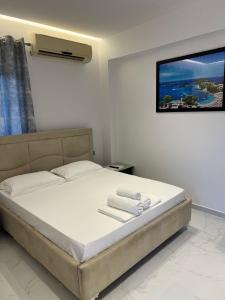 Postel nebo postele na pokoji v ubytování White Villa Ksamil