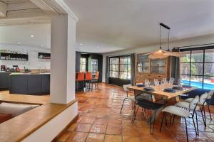 a dining room and kitchen with a table and chairs at Summer Gem - Nature & Swimming Pool in Ventabren