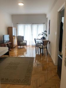 Μια τηλεόραση ή/και κέντρο ψυχαγωγίας στο Tu refugio en MDP, cómodo y céntrico