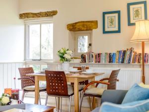 Χώρος καθιστικού στο 2 Bed in Crickhowell 42920