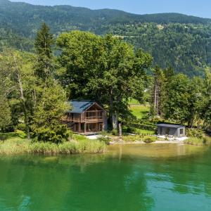 a house on the banks of a river at SeeZeit am Ossiacher See in Bodensdorf