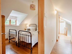 Ένα ή περισσότερα κρεβάτια σε δωμάτιο στο 4 Bed in Bath 27808