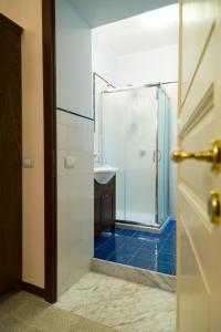 a bathroom with a shower and a sink at B&B Palazzo Mantegna in Gioiosa Ionica