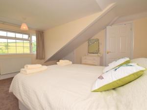 a bedroom with a large white bed and a window at 2 Bed in Ashburton 53519 in Bickington