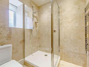 a bathroom with a shower and a toilet at 1 bed in Stow-on-the-Wold 52145 in Naunton +16 photos