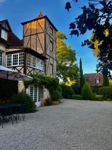a house with a table and chairs in front of it at Moulin du soustre in Cavagnac