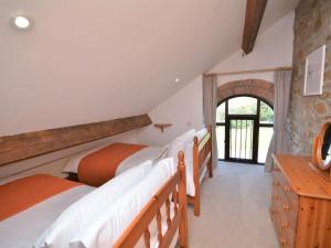 Postel nebo postele na pokoji v ubytování 3 bed in Widemouth Bay 02164