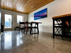a dining room with a table and chairs at Pur Lodging Mountain Cabin 1 - Private Hot Tub in Golden