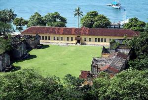 an aerial view of a house with a large yard at Pousada Ilhas de Ubatuba in Ubatuba