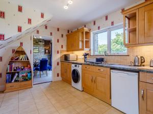 Kuchyň nebo kuchyňský kout v ubytování 3 bed in Abbotsham 78373