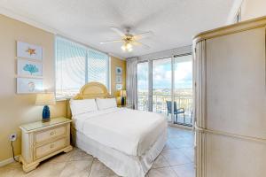 En eller flere senge i et værelse på Pearl 0306 + 25 billeder